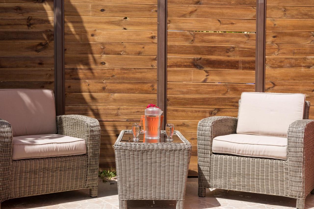 Anna Boutique Apartment คาโตดารัตโซ ภายนอก รูปภาพ